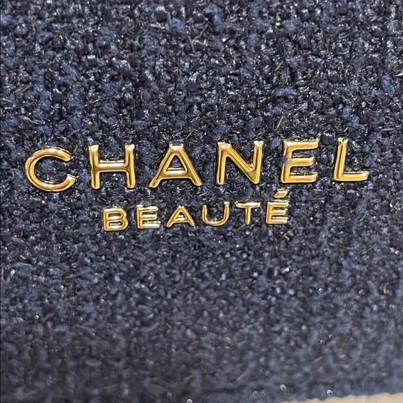 Chanel Tweed Navy Cosmetics Bag with Charm Gold Chain - Picture 15 of 15